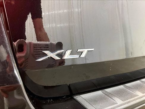 Used 2021 Ford Explorer XLT AWD/4WD image 24