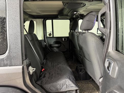 Used 2018 Jeep Wrangler Unlimited Sport S AWD/4WD image 15