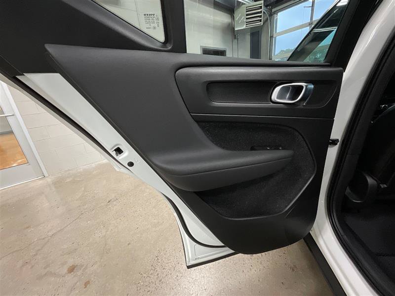 Used 2021 Volvo XC40 T4 Momentum FWD image 20