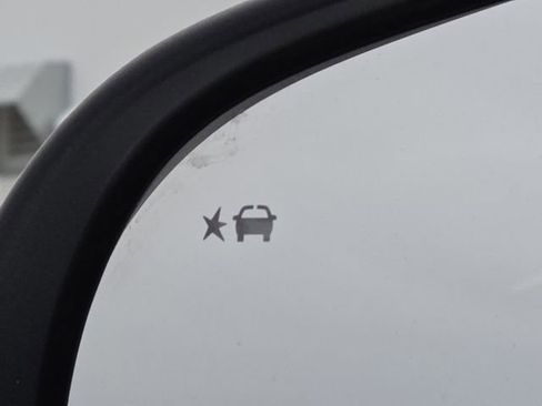 Used 2024 Buick Encore GX Sport Touring image 9