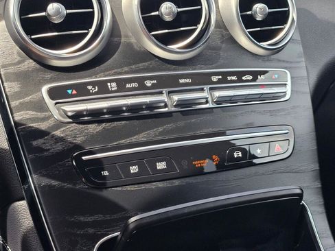 Used 2021 Mercedes-Benz GLC 300 4MATIC image 29