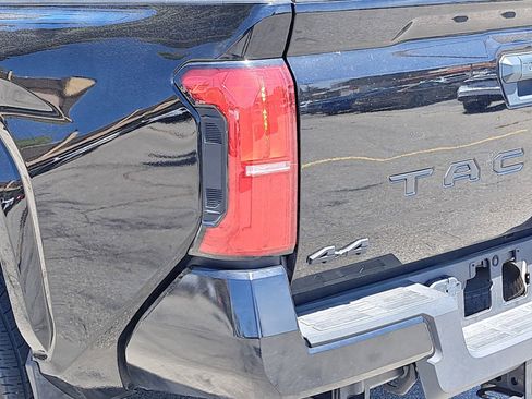 Used 2024 Toyota Tacoma SR5 AWD/4WD image 11