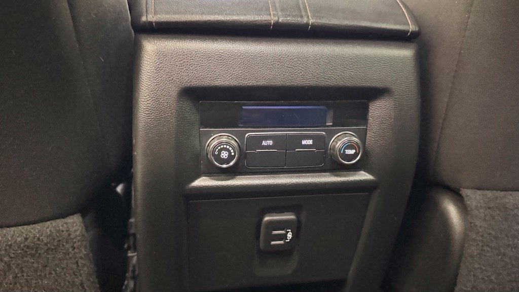 Used 2021 Chevrolet Traverse LT FWD image 31