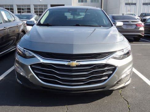 Used 2024 Chevrolet Malibu LT image 2