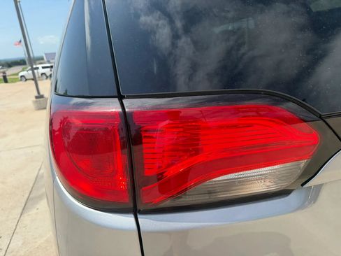 Used 2018 Chrysler Pacifica Limited FWD image 72