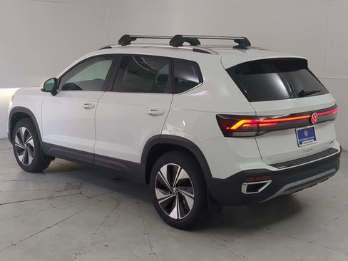 New 2025 Volkswagen Taos SE AWD/4WD image 4