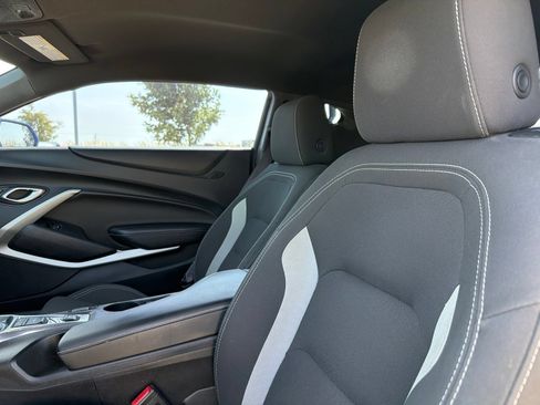 Used 2017 Chevrolet Camaro LT RWD image 9