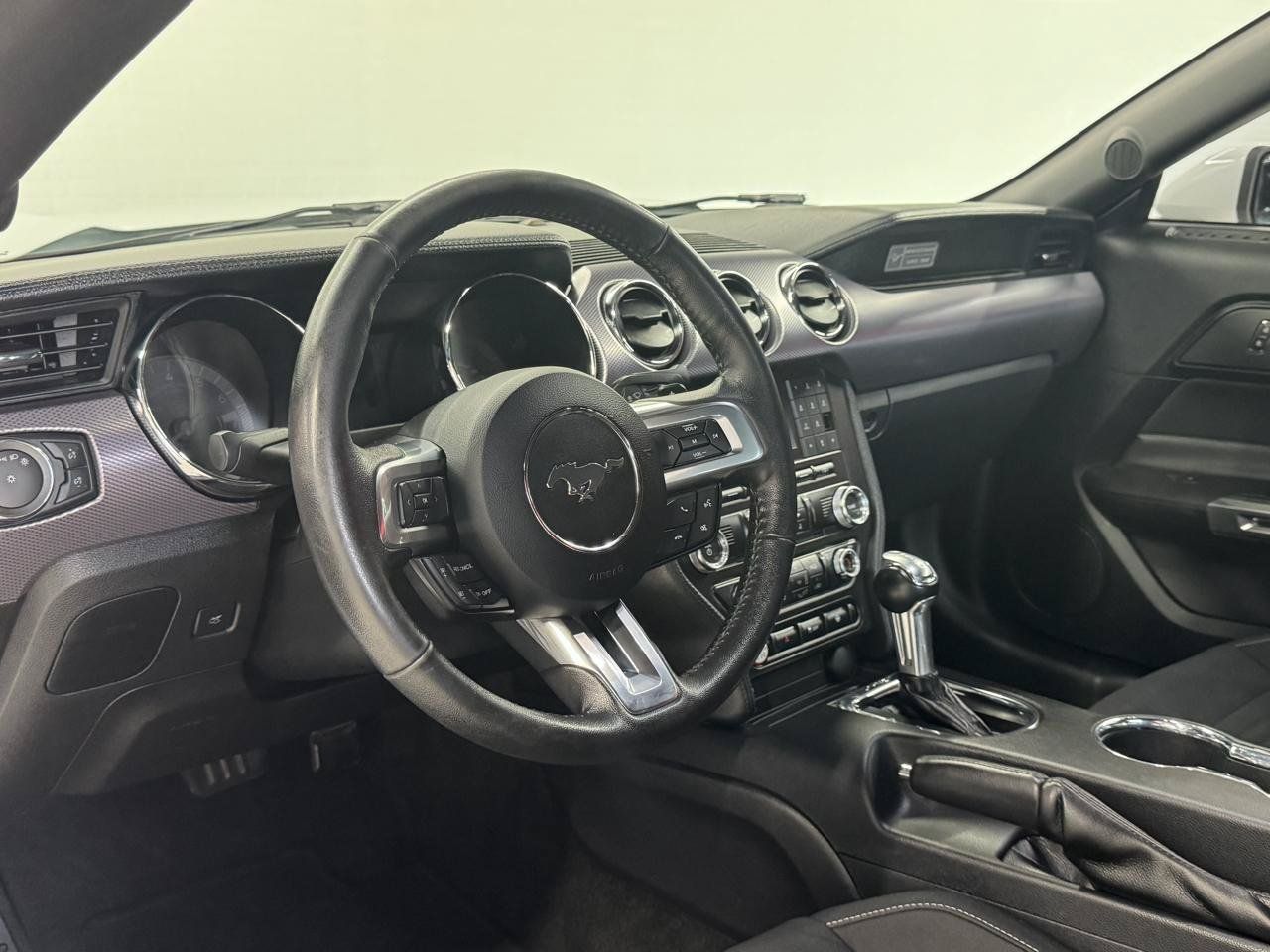 Used 2016 Ford Mustang Coupe RWD image 17