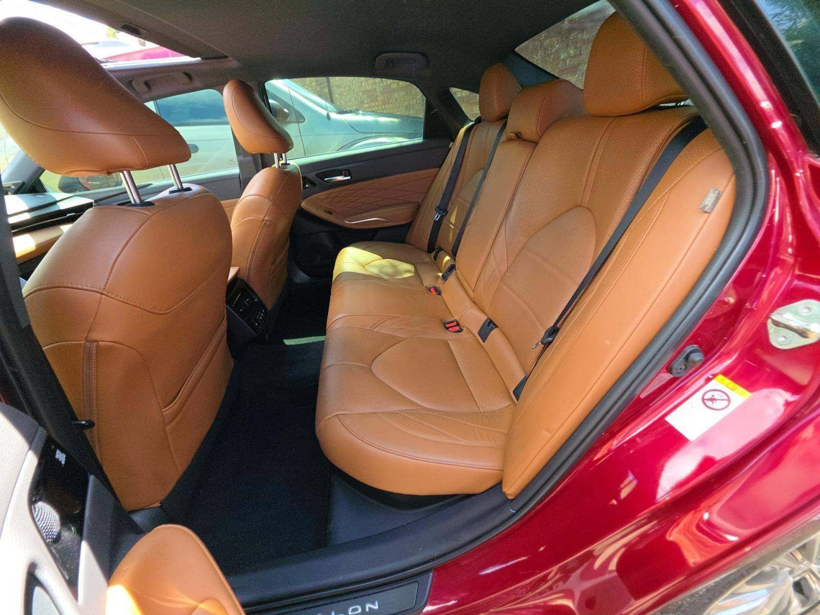 Used 2019 Toyota Avalon Limited FWD image 6