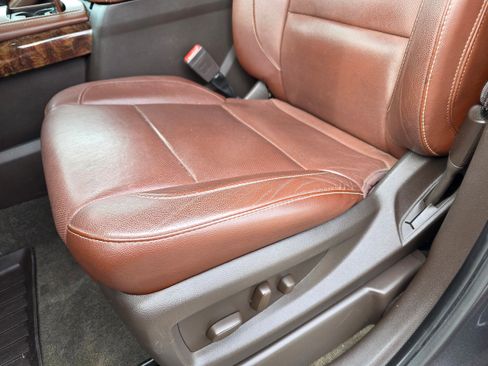 Used 2018 Chevrolet Suburban Premier image 7