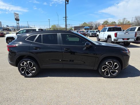 Certified 2024 Chevrolet Trax RS w/ Driver Confidence Package image 9