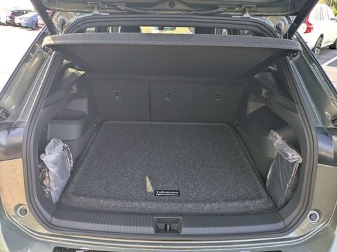 Used 2026 Volkswagen Tiguan SE R-Line FWD image 14