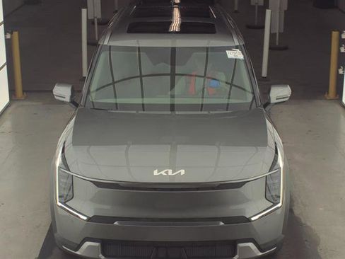 Used 2024 Kia EV9 Wind image 4