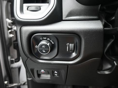 Used 2025 RAM 1500 2WD Crew Cab image 12