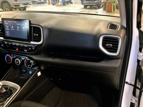 Used 2020 Hyundai Venue SE FWD image 13