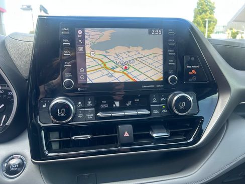 Used 2022 Toyota Highlander XLE AWD/4WD image 21