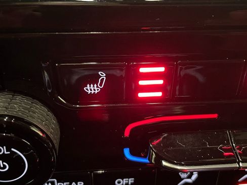 Used 2023 Jeep Grand Cherokee Altitude image 34