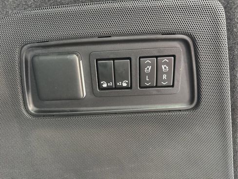 Used 2022 Cadillac Escalade ESV Premium Luxury Platinum image 23