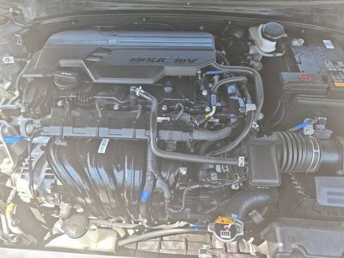Used 2025 Hyundai Elantra SEL FWD image 35