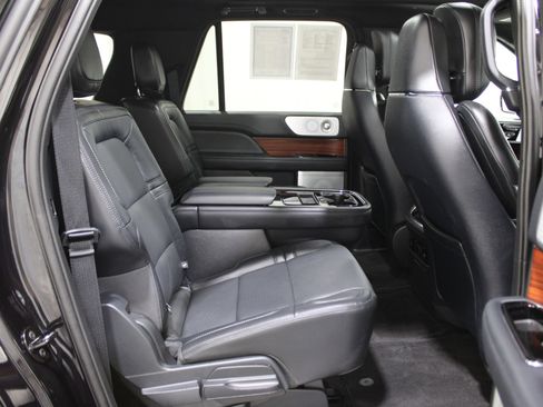 Certified 2024 Lincoln Navigator L Reserve image 32