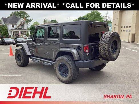Used 2018 Jeep Wrangler Unlimited Sahara AWD/4WD image 5
