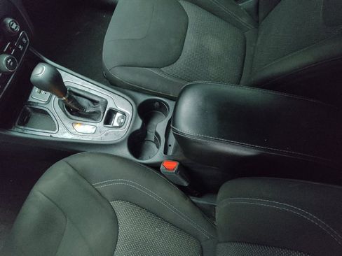 Used 2019 Jeep Cherokee Latitude w/ Popular Appearance Group FWD image 26