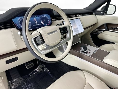 Certified 2025 Land Rover Range Rover Long Wheelbase SE AWD/4WD image 10