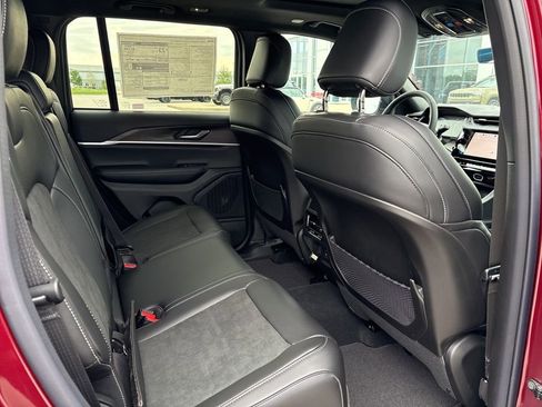 New 2026 Jeep Grand Cherokee Altitude AWD/4WD image 13