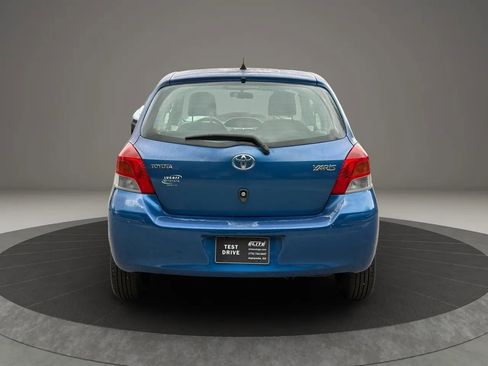 Used 2010 Toyota Yaris 2-Door Hatchback image 5