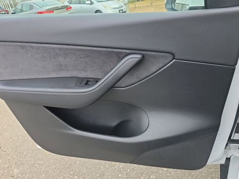 Used 2021 Tesla Model Y Long Range image 30