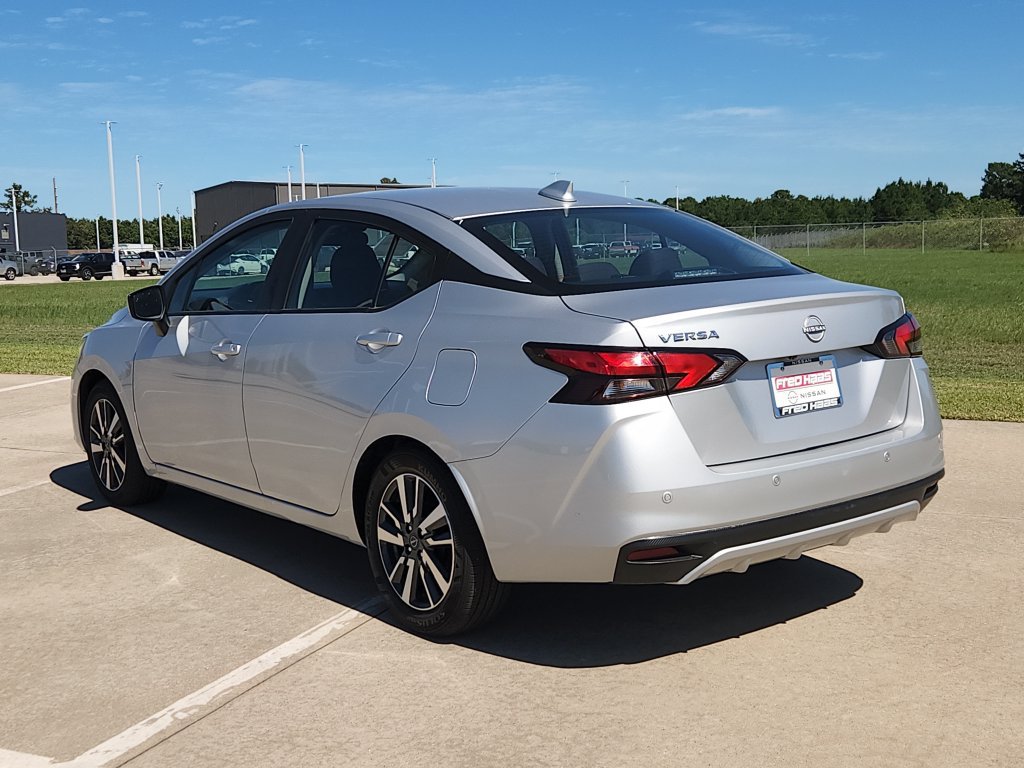 Used 2025 Nissan Versa SV FWD image 7