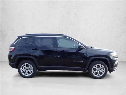 New 2026 Jeep Compass Latitude image 5