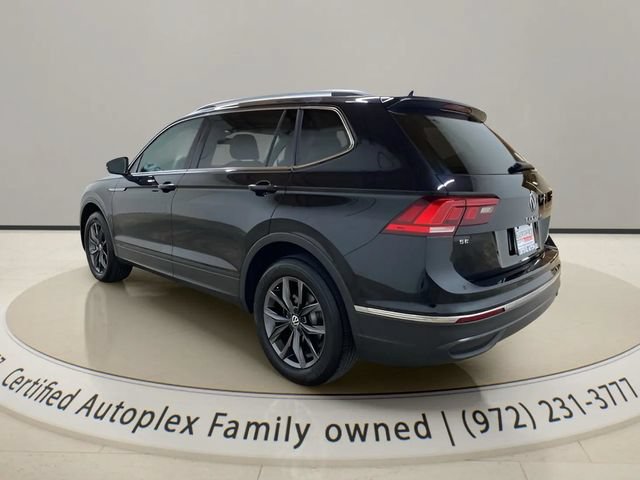 Used 2023 Volkswagen Tiguan SE w/ Panoramic Sunroof Package FWD image 3