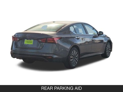 Used 2025 Nissan Altima 2.5 SV FWD image 9