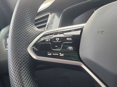 Certified 2023 Volkswagen Tiguan SE R-Line FWD image 29