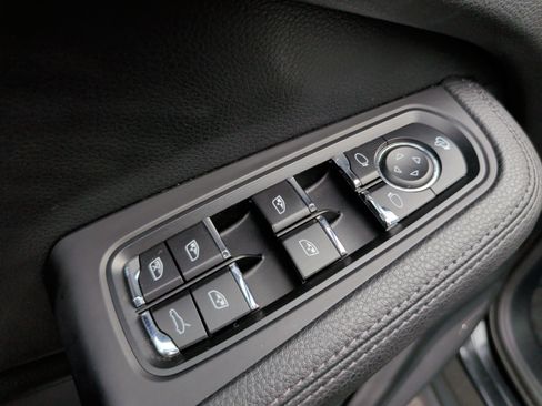 Used 2024 Porsche Macan image 28