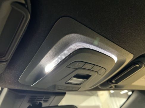 Used 2025 Toyota Corolla SE image 32