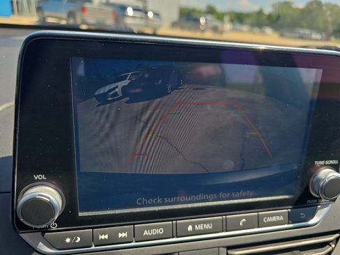 Used 2025 Nissan Altima 2.5 SV FWD image 24