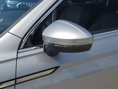 Certified 2023 Volkswagen Tiguan SE w/ Panoramic Sunroof Package AWD/4WD image 14