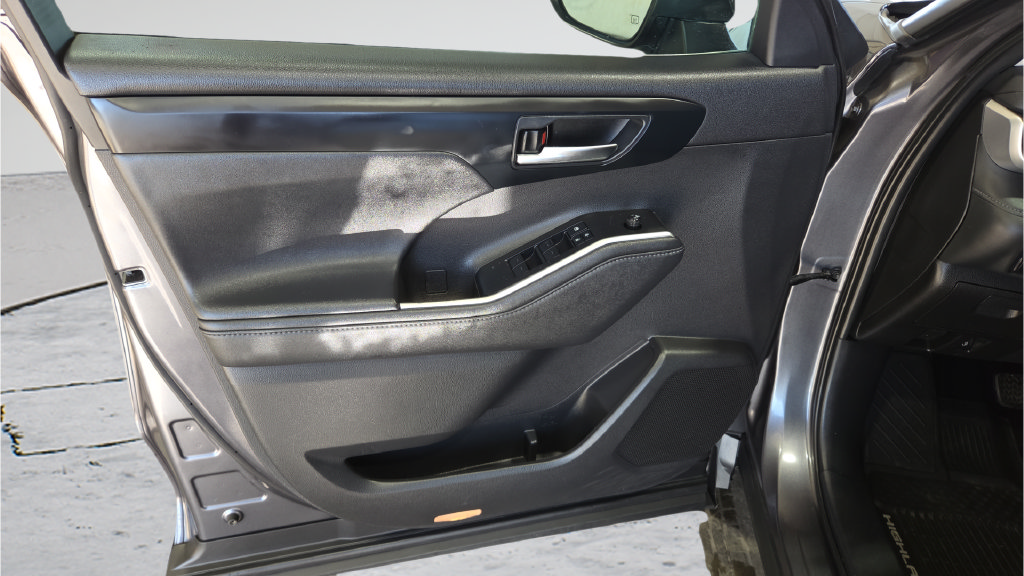 Certified 2020 Toyota Highlander XLE AWD/4WD image 26