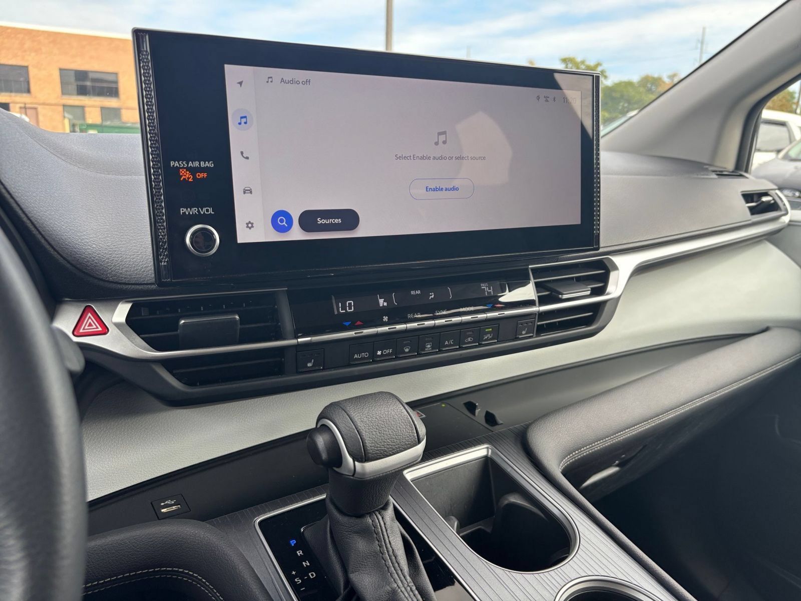 Used 2025 Toyota Sienna XLE FWD image 16