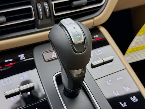 New 2026 Porsche Macan AWD/4WD image 21