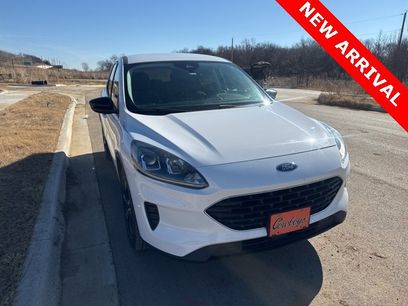Used 2021 Ford Escape SE w/ SE Sport Appearance Package