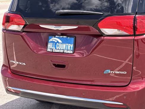 Used 2020 Chrysler Pacifica Limited w/ Advanced Safetytec Group FWD image 13