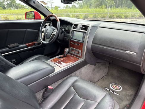Used 2007 Cadillac XLR RWD image 12
