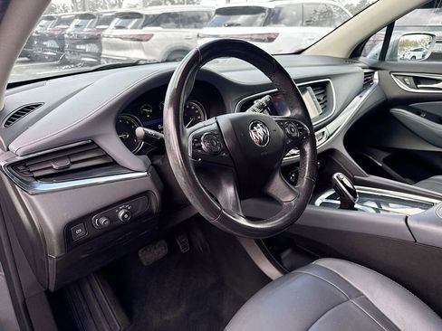 Used 2020 Buick Enclave Essence image 9