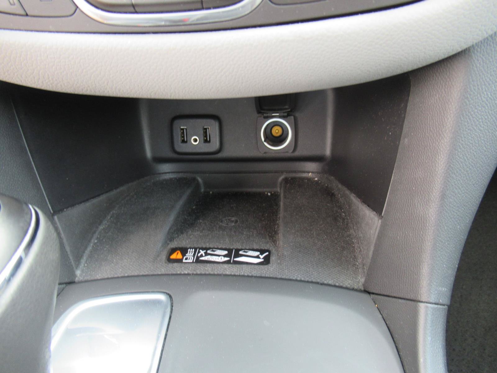 Used 2018 Chevrolet Equinox Premier FWD image 28