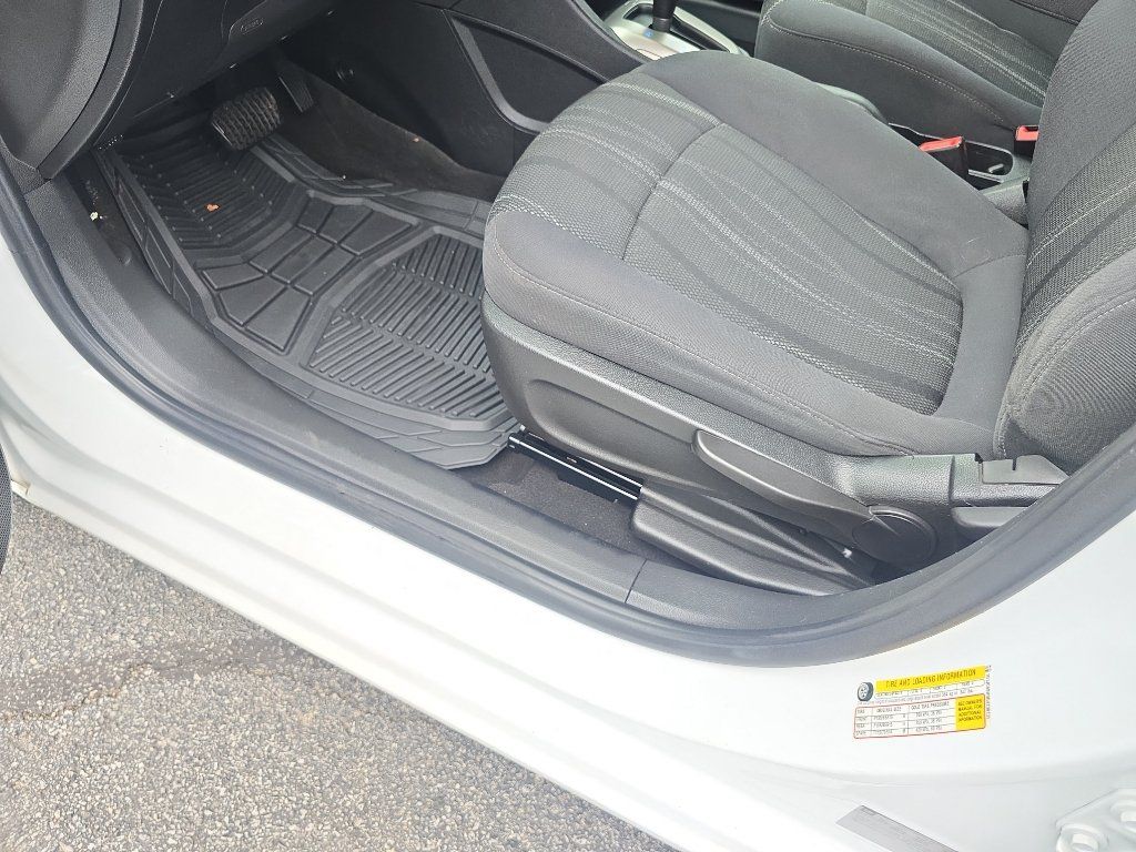Used 2016 Chevrolet Sonic LT FWD image 15