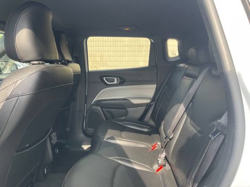 Used 2025 Jeep Compass Limited AWD/4WD image 13