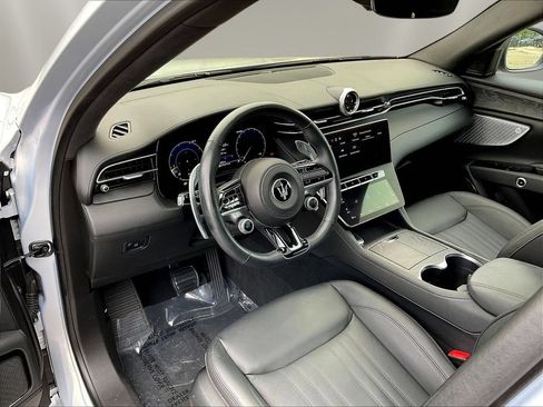 Used 2023 Maserati Grecale Modena AWD/4WD image 17